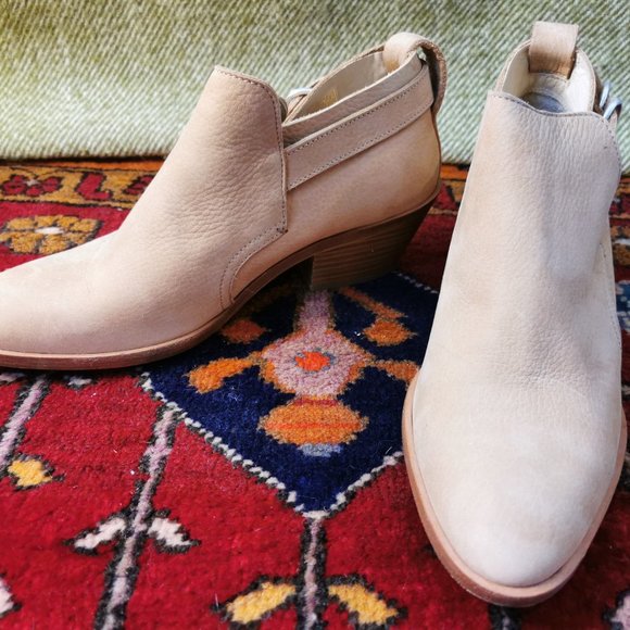 Tan suede bootie - Picture 7 of 9